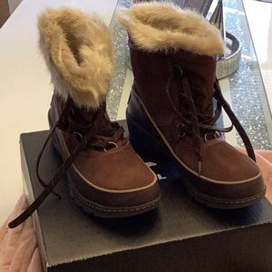 Sorel waterproof boots with faux fur lining size 9.5